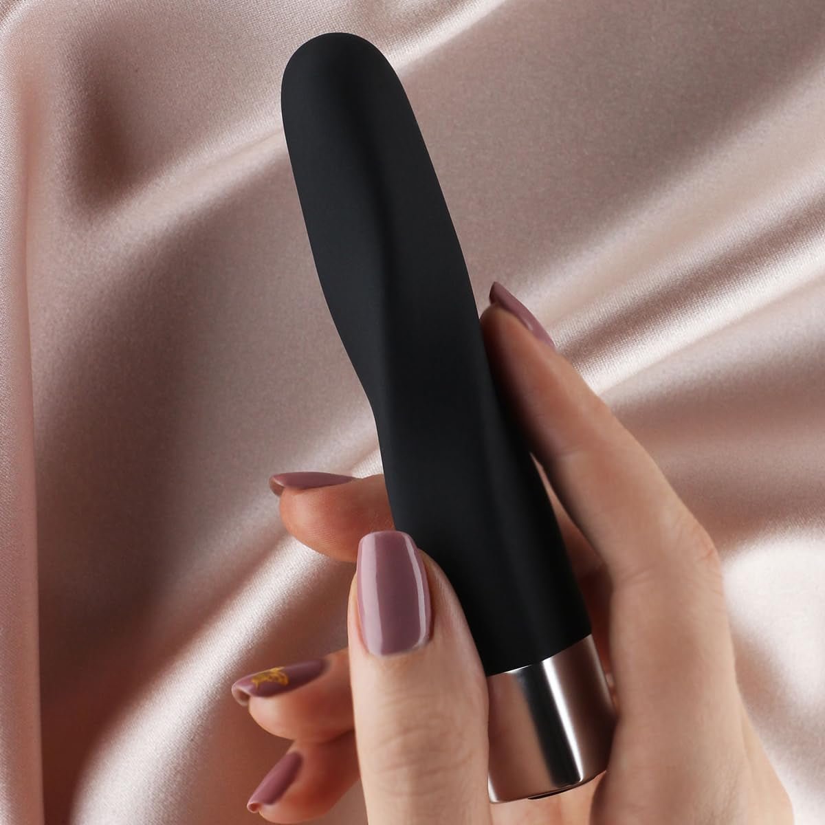 NoirTwist Black Twisting Bullet Vibrator - Vixen | Nova Network