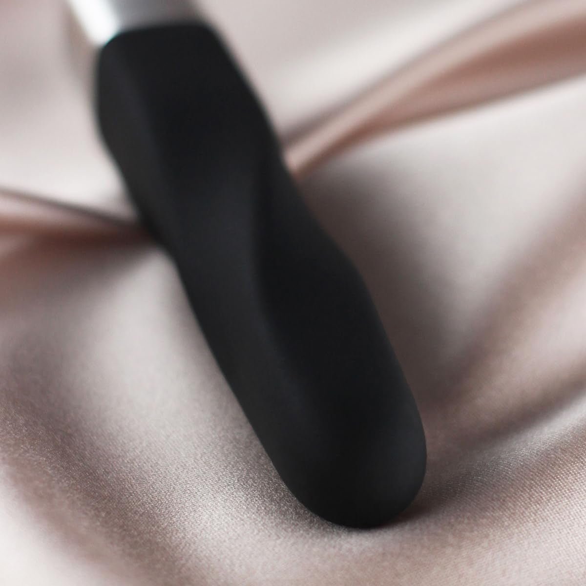 NoirTwist Black Twisting Bullet Vibrator - Vixen | Nova Network