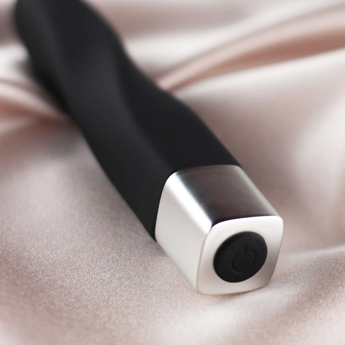 NoirTwist Black Twisting Bullet Vibrator - Vixen | Nova Network